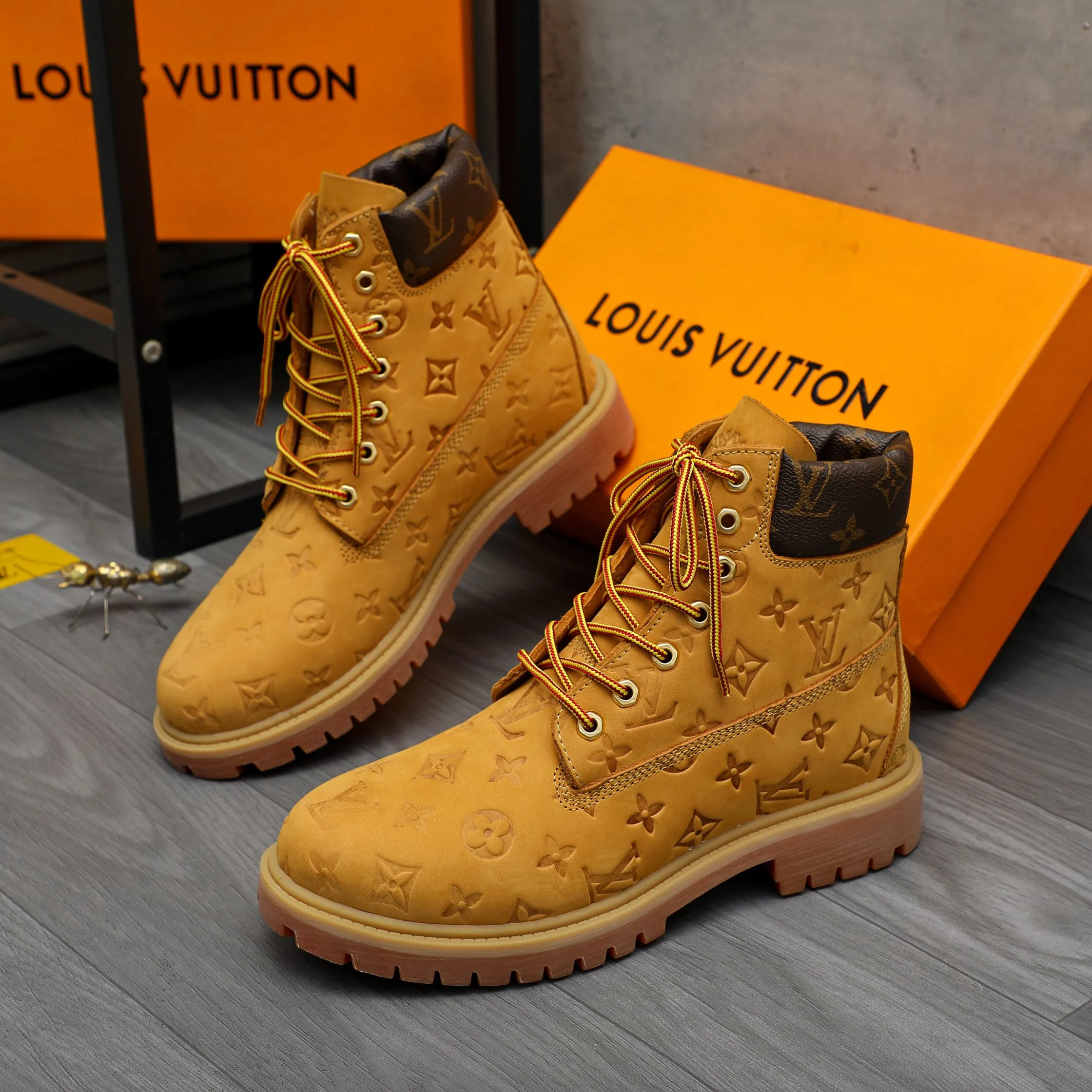 Men's shoes 💰p480 Product trademark: LV "Louis Vuitton" business lace-up high-top men's shoes Regular size: 38-44 Product materials: Selected matte cowhide embossed upper Leather lining Original rubber outsole